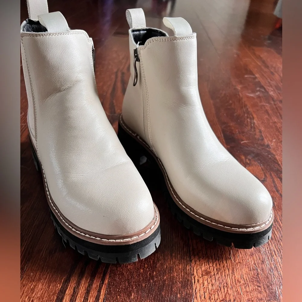 White Lug Sole Boots sz 38 euro / 7.5 US - Picture 4 of 10